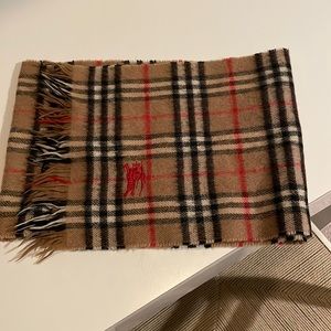 Short length Burberry scarf vintage